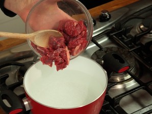 Мясо тушеное с кабачками - фото шаг 1