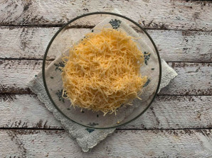Лаваш с яйцом и сыром на сковороде - фото шаг 3