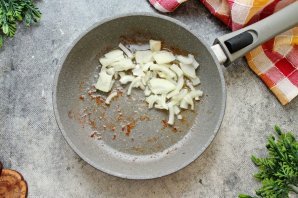 Тушеные куриные бедра - фото шаг 4