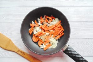Куриное филе с овощами на сковороде - фото шаг 2