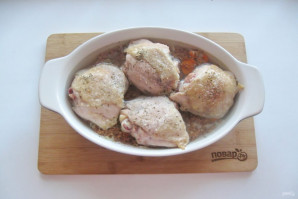 Куриные бедра с гречкой в духовке - фото шаг 10