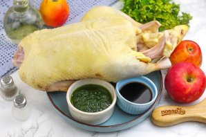 Утка с яблоками в рукаве - фото шаг 1