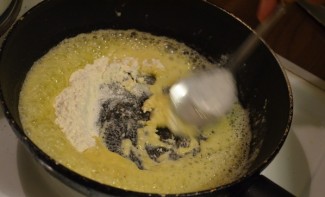 Сливочно-сырный соус - фото шаг 1