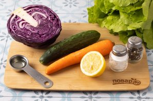 Салат из краснокочанной капусты и моркови - фото шаг 1