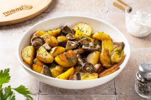 Жареная картошка с маринованными грибами - фото шаг 7