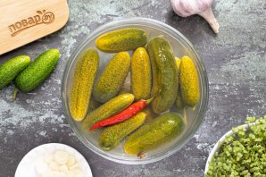 Быстрые маринованные огурцы - фото шаг 9