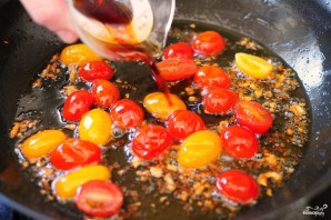 Яйца с помидорами - фото шаг 8