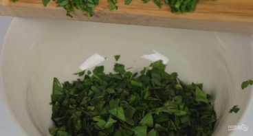 Салат из кабачков под зеленой заправкой - фото шаг 2