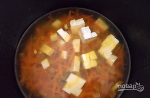 Суп с колбасным сыром - фото шаг 3