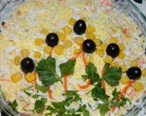 Салат новогодний с кукурузой - фото шаг 9