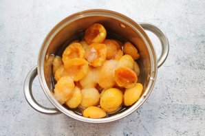 Цукаты из абрикосов в сушилке - фото шаг 3