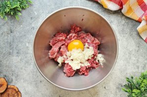 Новогодние котлеты - фото шаг 3