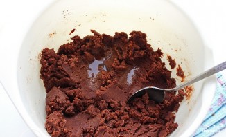 Пирожное "Картошка" с шоколадным маслом - фото шаг 2