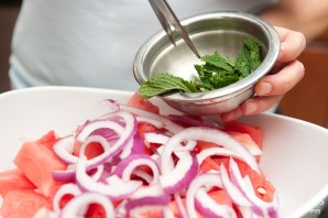 Салат с арбузом и фетой - фото шаг 3