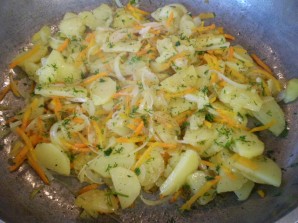 Жареная картошка с морковкой - фото шаг 6
