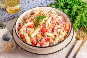 Салат с копченой колбасой и макаронами - фото шаг 7