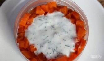 Слоеный салат с солеными огурцами - фото шаг 5
