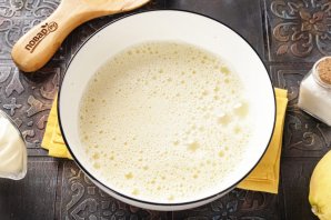 Салат с курицей и блинчиками