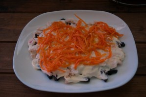 Салат "Марсель" с черносливом и корейской морковкой - фото шаг 3