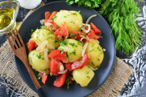 Молодой картофель с помидорами - фото шаг 10