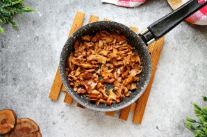 Салат "Арбузная долька" с курицей и грибами - фото шаг 2