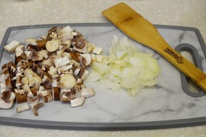 Картофель жареный с грибами - фото шаг 1