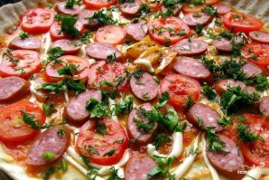 Пицца с копчёной колбаской - фото шаг 7