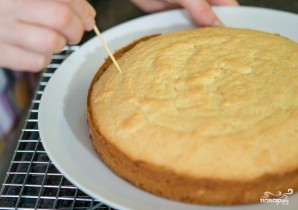 Бисквитный торт с кремом - фото шаг 4