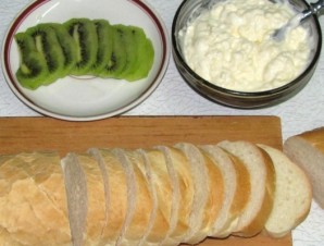 Бутерброды с сыром и киви - фото шаг 1