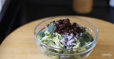 Салат из брокколи с йогуртом и беконом - фото шаг 2