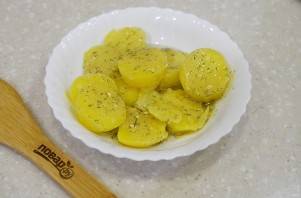 Салат из картофеля с форелью - фото шаг 3