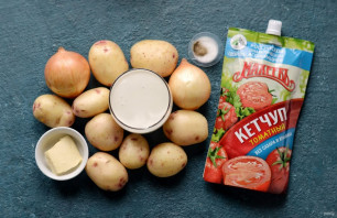 Картошка тушеная с луком и кетчупом - фото шаг 1