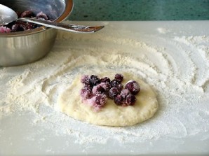 Пирожки с ягодами - фото шаг 4