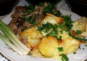 Картофель, запеченный с салом в горшочках - фото шаг 6