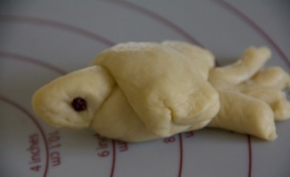 Печенье "Жаворонки" из дрожжевого теста - фото шаг 5