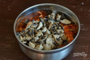Салат из корейской моркови с курицей - фото шаг 4