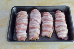 Рулетики из индейки в духовке с начинкой - фото шаг 9