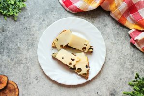 Горячие бутерброды со шпротами - фото шаг 8