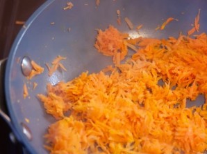 Омлет с сырой морковью   - фото шаг 2