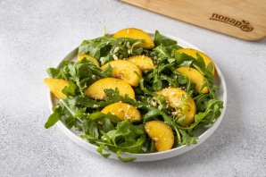 Салат с рукколой и персиками - фото шаг 7