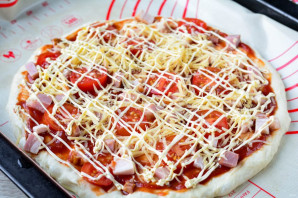 Пицца с беконом и помидорами - фото шаг 13
