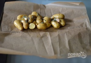 Картофель, запеченный с розмарином и чесноком - фото шаг 3