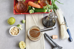 Салат с рисовой лапшой и овощами - фото шаг 2