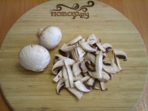 Солянка с грибами и капустой - фото шаг 3