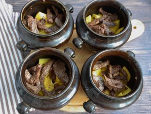 Мясо с грибами в горшочках - фото шаг 9