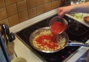 Фасоль, тушенная в томатном соусе - фото шаг 2