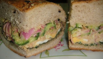Сэндвич с салатом "Ницца" - фото шаг 10