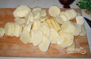 Картофель, запеченный с яблоками и красным луком - фото шаг 1