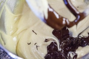 Шоколадный пирог с вишней и миндалем - фото шаг 3