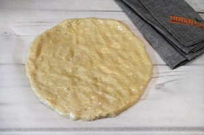 Пицца с сыром из козьего молока и рукколой - фото шаг 2